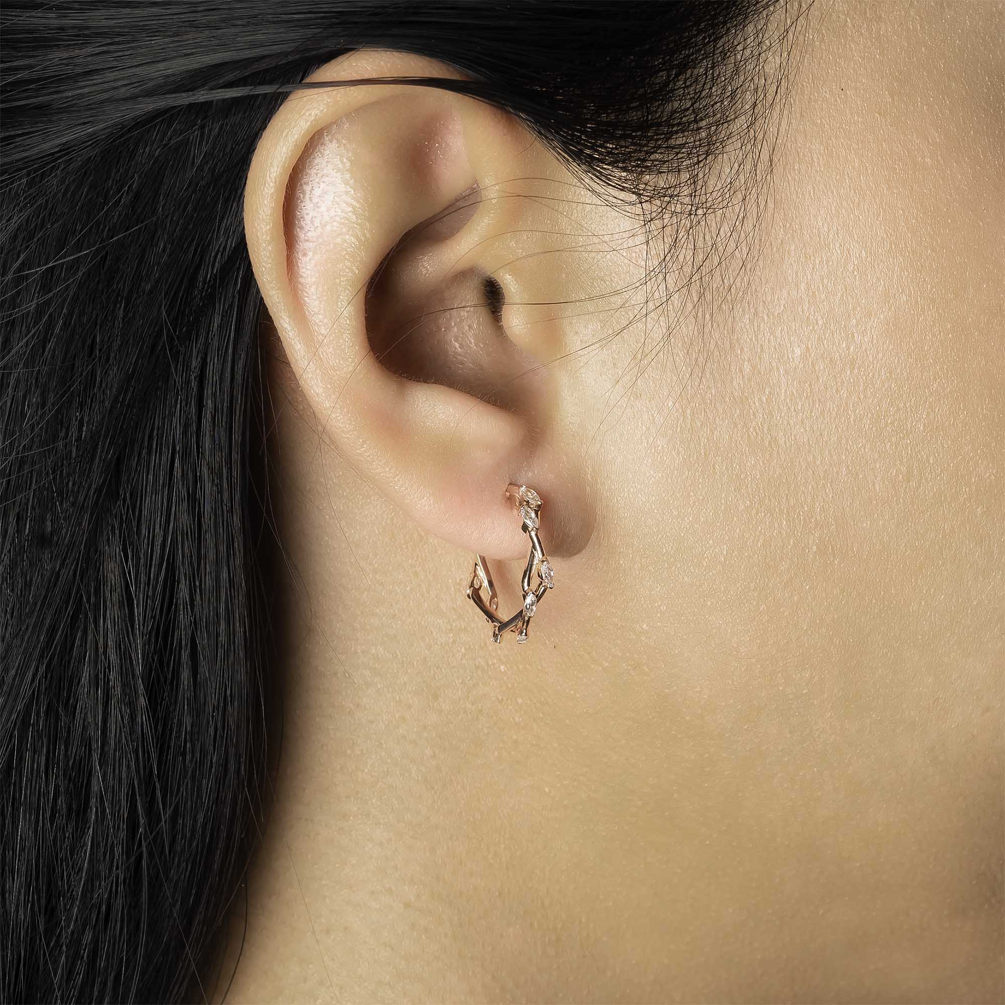 Anting Emas 7k - Wavey Gold Stud Earring - Juene x Cassandra Lee Enchanted Collection - Juene Jewelry - Juene