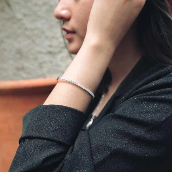 Gelang Emas 7k - Lifnie Gold Bangle 01 - Dazzling Juene Collection - Juene Jewelry