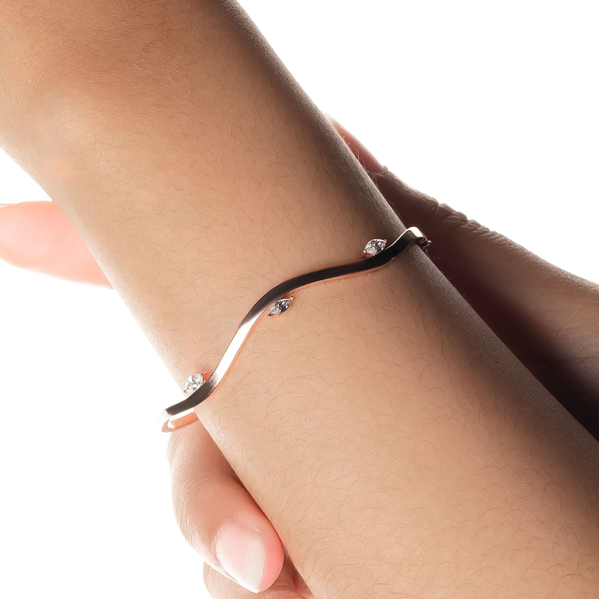 Gelang Emas 8K - Wavey Gold Bangle - Veya Collection - Juene Jewelry - Juene