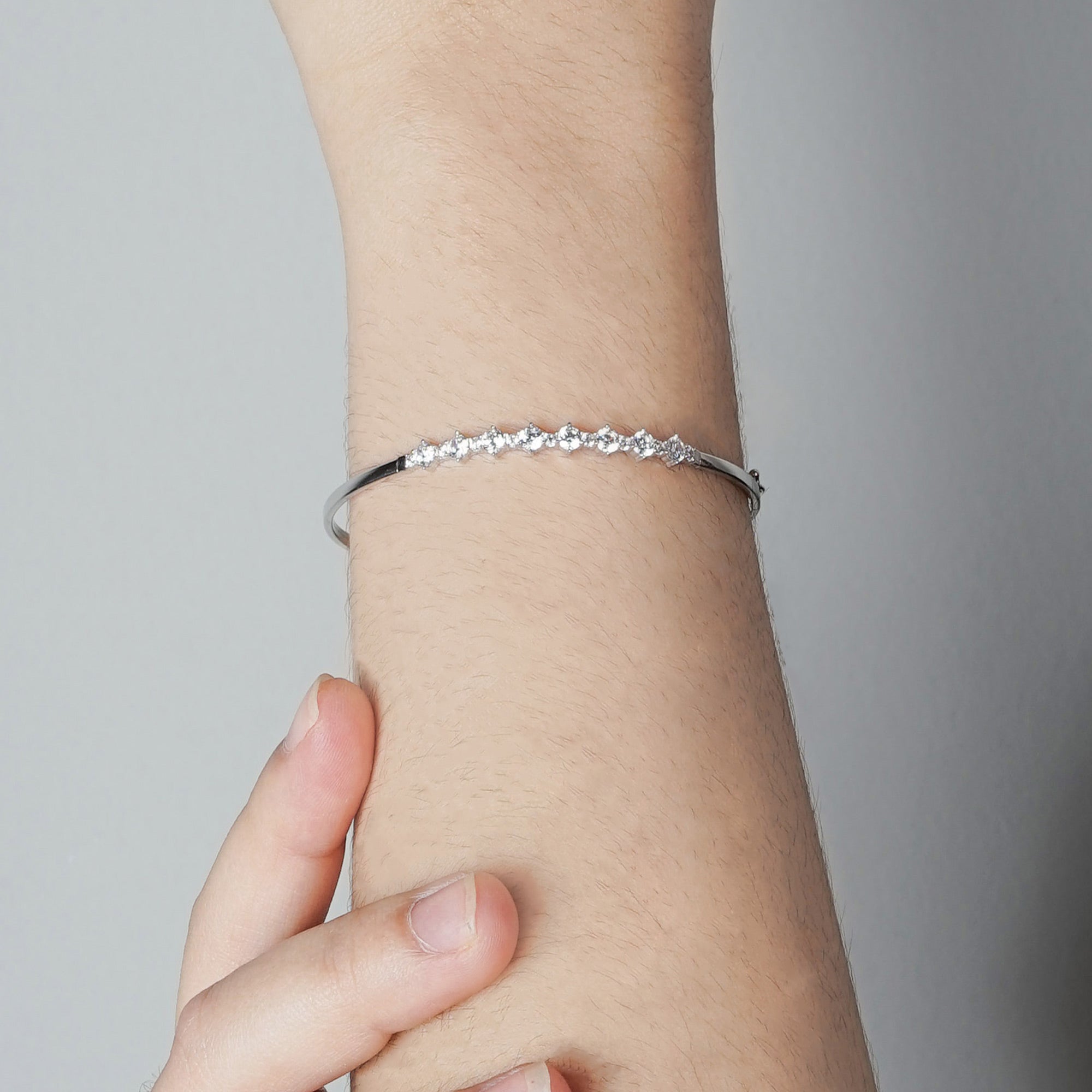 Evelyn Gold Bangle - Radiance - Juene Jewelry